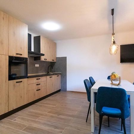 Lily Split Center Apartment Екстериор снимка