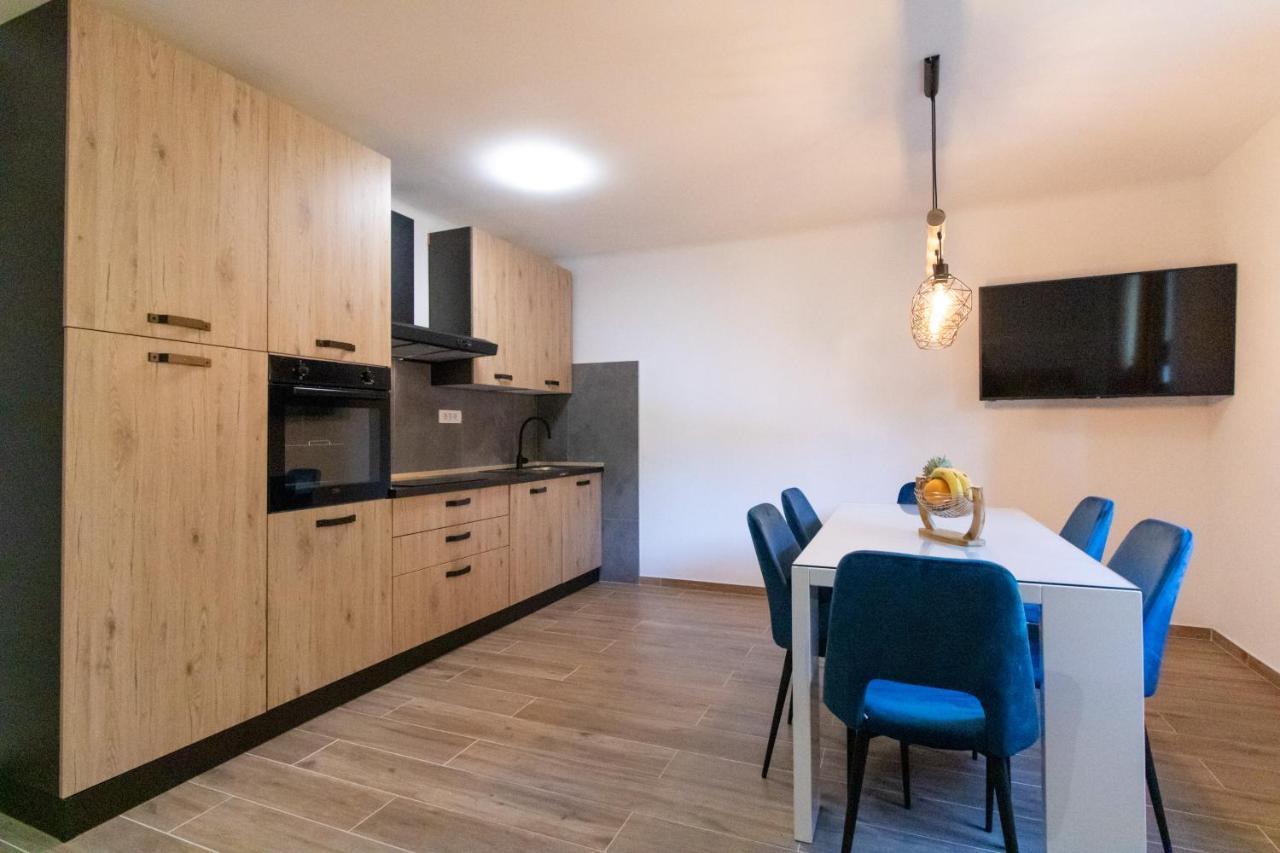 Lily Split Center Apartment Екстериор снимка